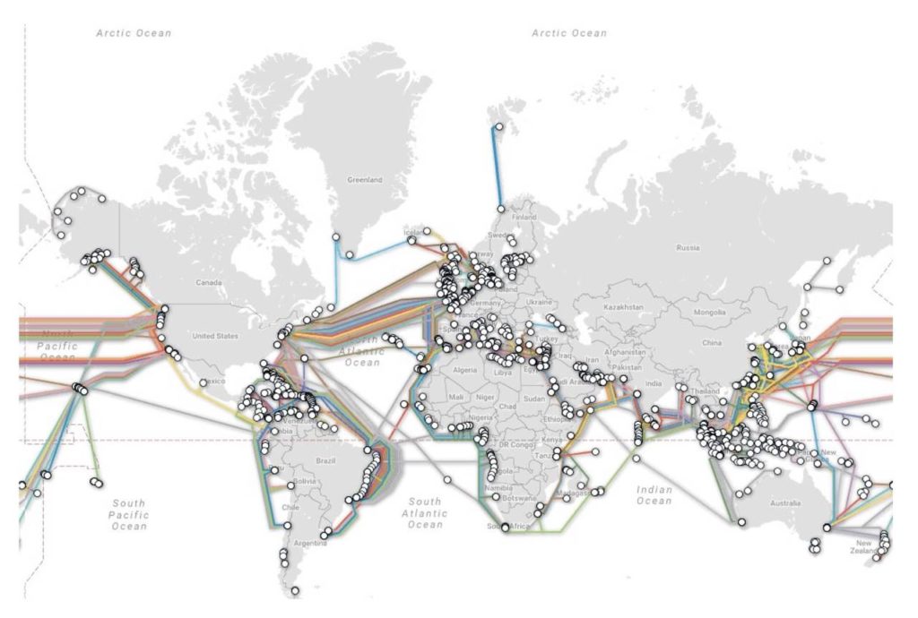 Cavi sottomarini in fibra ottica per la trasmissione del traffic internet