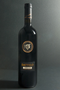 Dattilo, vino rosso della cantina Ceraudo, di Strongoli Marina (Crotone)
