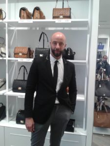 Joeri Leeuwerik, direttore del negozio Karl Lagerfeld, il primo monomarca italiano